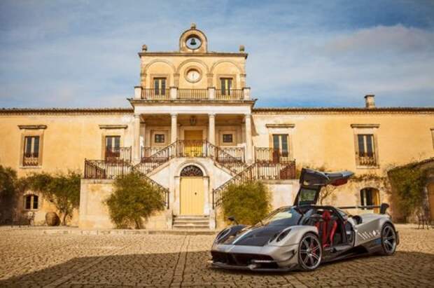 Двухдверный гиперкар от Pagani Automobili (17 фото)