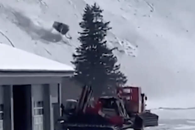 Кабина фуникулера с человеком разбилась на горнолыжном курорте Европы и попала на видео