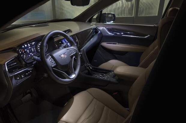 Компания Cadillac представила в России новый XT6