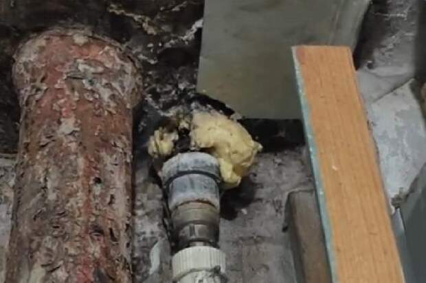 Жители многоэтажки на Астраханской в Тамбове добиваются замены общедомовых труб