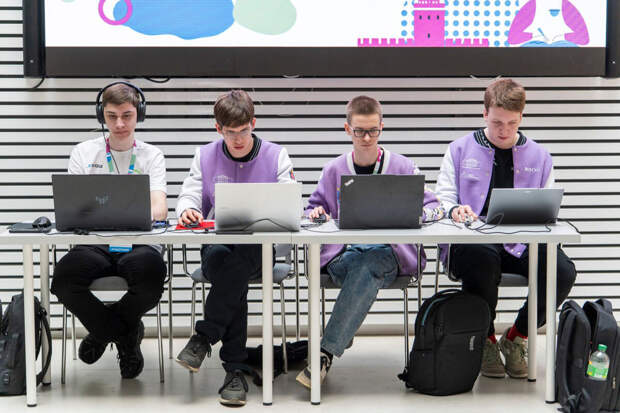 Сбер вручил 25 приглашений на стажировку победителям олимпиады по информатике