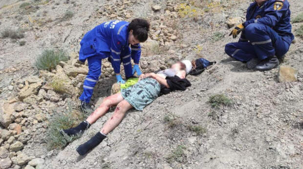 Девушка упала с 50-метровой скалы у Агатового пляжа в Крыму
