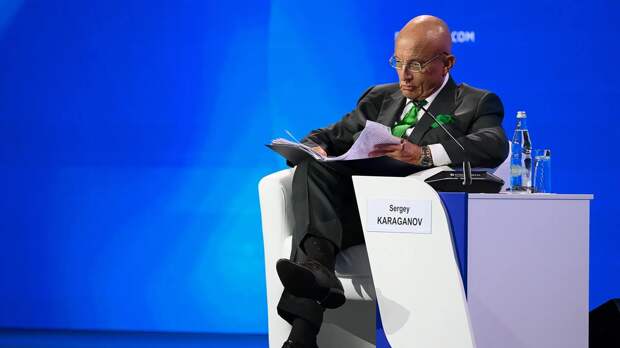 Между прочим, в дискуссии на ПМЭФ всё выглядело так, будто ведущий Сергей Караганов уговаривает Верховного прибегнуть к радикальным мерам в отношении запада. Мол, сколько можно терпеть?