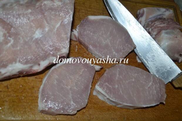 Отбивные из свинины с ананасами и сыром в духовке