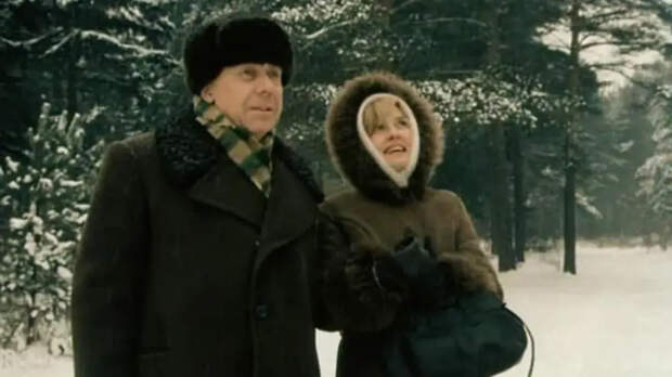 "Пожалуйста, поглядывайте на этот театр": Во взоре Меньшовой была скорбь, Хабенский замер. В Москве простились с Верой Алентовой