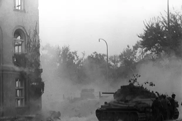 «Призыв о помощи»: как Пражская операция советских войск спасла столицу Чехословакии