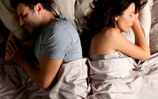 10 поз для сна, которые четко характеризуют отношения внутри пары