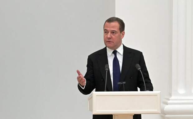 Медведев считает, что в страны Европы пришел призрак коммунизма