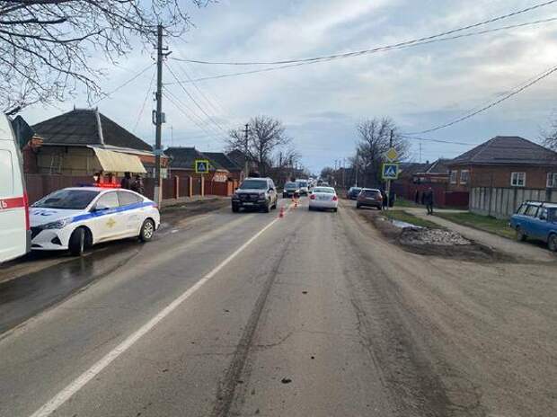 Mercedes наехал на подростка на пешеходном переходе в Усть Лабинске