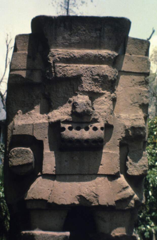 Монумент Тлалока. Национальный музей антропологии в Мехико 