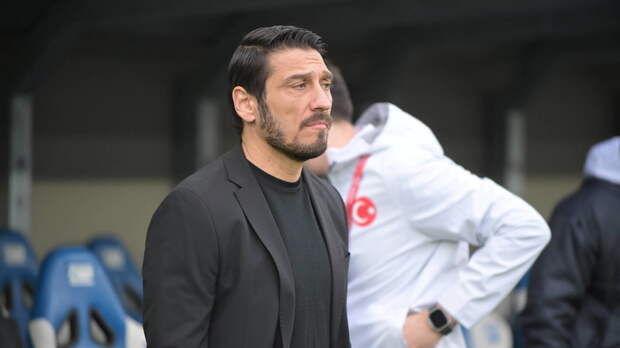 Главный тренер молодёжной сборной Турции по футболу потерял сознание прямо во время матча