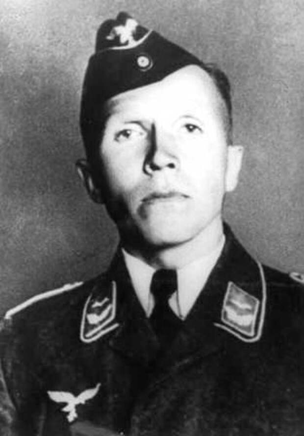 Николай Кузнецов в форме офицера люфтваффе в 1942 году