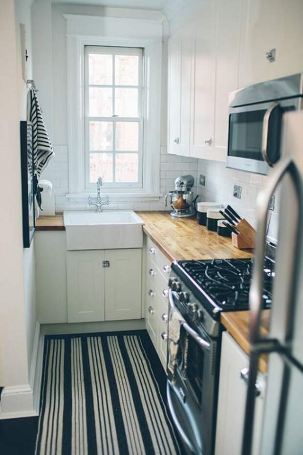 Оптимальное решение обустроить очень оригинально и комфортно маленькое кухонное пространство.