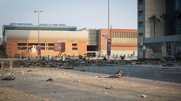 В МВД Бахрейна сообщили о пожаре после ракетного удара по объекту в промзоне