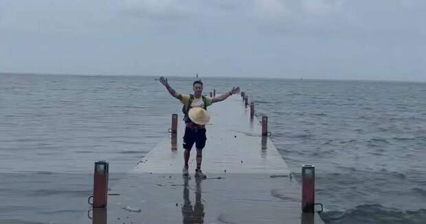 Татарстан кешесе җәяү Вьетнамнан Кытайга бара