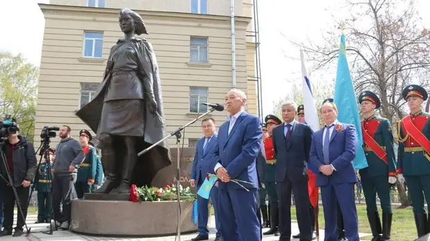 В Петербурге открыли памятник Герою СССР Алие Молдагуловой
