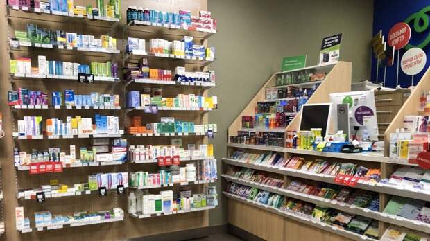 Налетчик ворвался в петербургскую аптеку и вынес 7 тыс. рублей