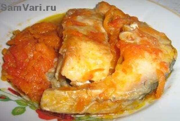 Рыба тушеная в морковке