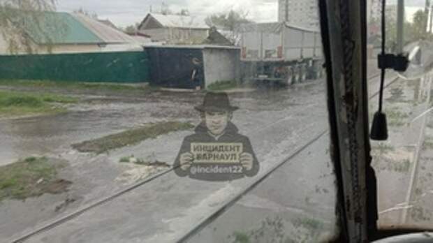 Затопление трамвайных путей на улице Анатолия / Фото: 