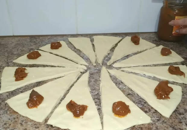 Стакан творога и 5 минут на подготовку: безумно нежное, тающее во рту печенье с начинкой. Рецепт к чаю на скорую руку