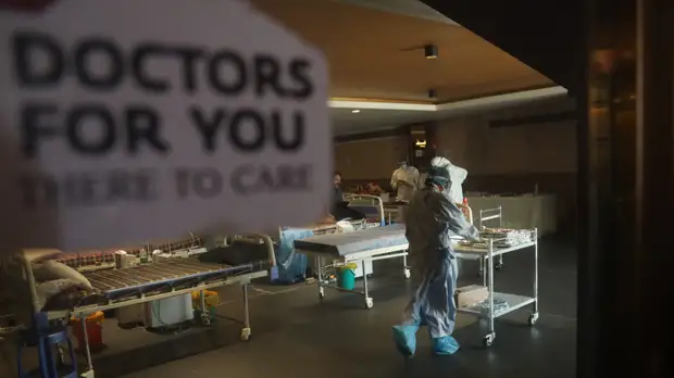 Эпидемиолог Бутенко рассказал, от чего зависит срок окончания пандемии COVID-19