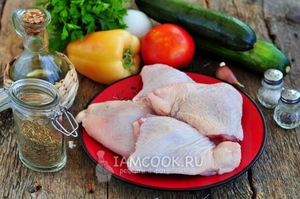 Ингредиенты для курицы с кабачками на сковороде