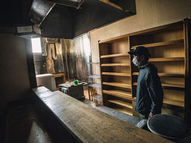 man-sneaks-into-fukushima-exlusion-zone-today-17
