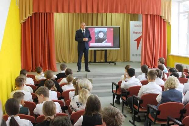 В Ясногорском районе Тульской области прошел урок мужества с депутатом Симоновым