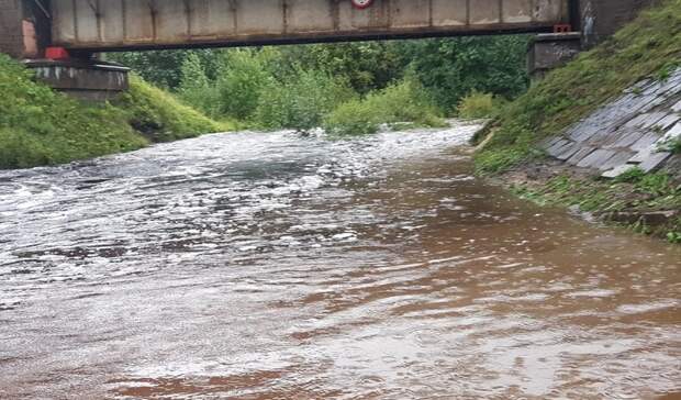 Из-за размытой дороги под Петрозаводском изменили маршрут автобуса