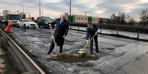 Сажающие дерево Трамп и Макрон стали героями фотожаб (41 фото)