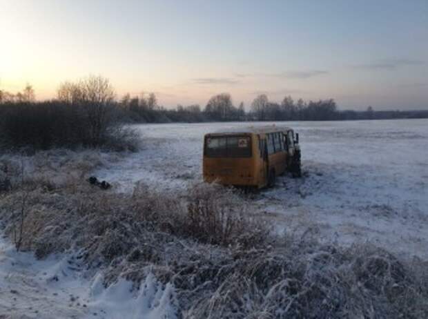 Школьный автобус попал в ДТП на калужской дороге