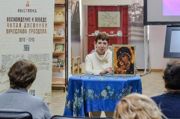 Внучка выдающегося хирурга Тихона Гроздова передала краеведческому музею ценные материалы