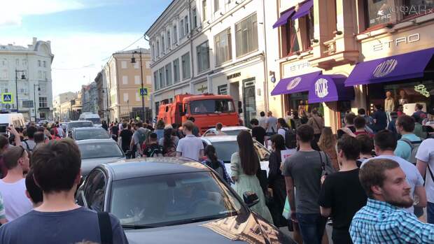 Полиция задержала еще двух провокаторов, участвовавших в массовых беспорядках 27 июля Полиция задержала еще двух провокаторов, участвовавших в массовых беспорядках 27 июля