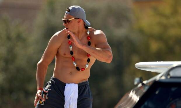 Rob Gronkowski partying with tom brady