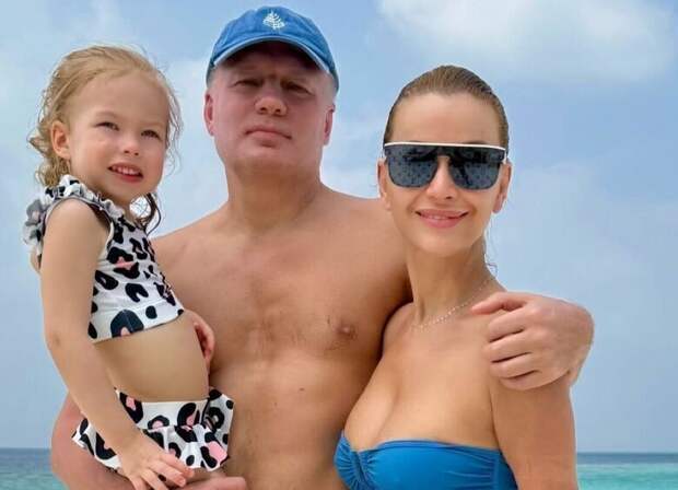 «Как незаметно пролетело время»: Орлова показала, как менялась ее дочь с роддома до трехлетия