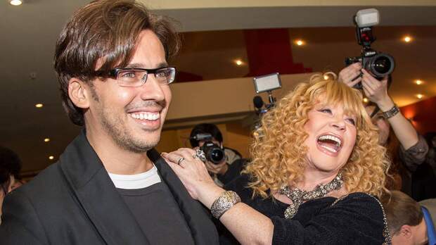 Shot: Галкин* и Пугачева отметят новый год раздельно