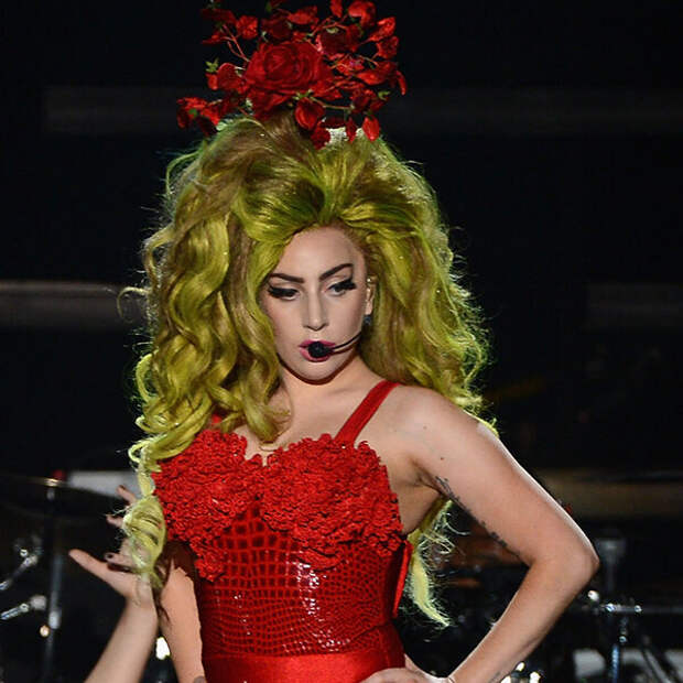 Леди Гага в салатовом парике. /Фото: radiowhat.com