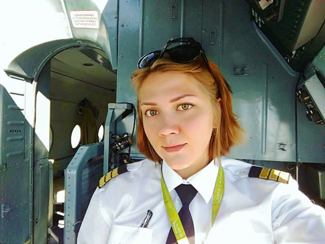 Пассажиры сначала удивляются, когда видят за штурвалом девушку, а потом привыкают Пассажиры сначала удивляются, когда видят за штурвалом девушку, а потом привыкают