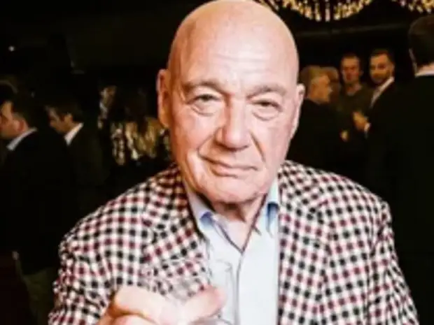 Пропавшего с ТВ Познера засняли на фото в неожиданном месте (ФОТО)