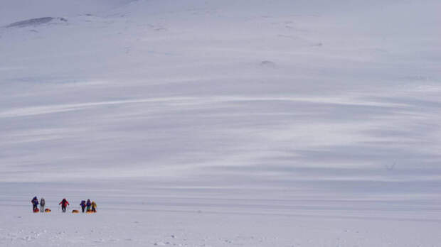 Российские альпинисты опровергли сообщения о задержке на вулкане в Антарктиде