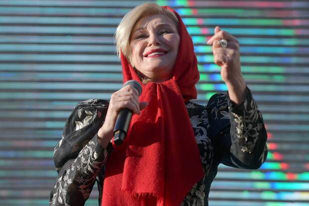 Цыганова захотела станцевать с Богомоловым