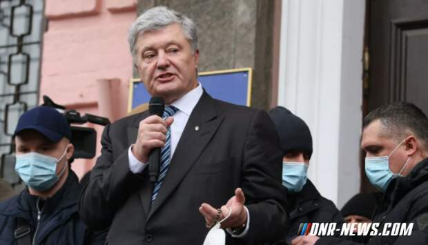 Петр Порошенко не сдал загранпаспорта вопреки решению украинского суда