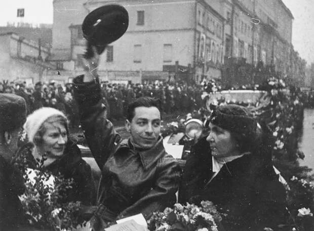 Как советские ученые дрейфовали на льдине 274 дня