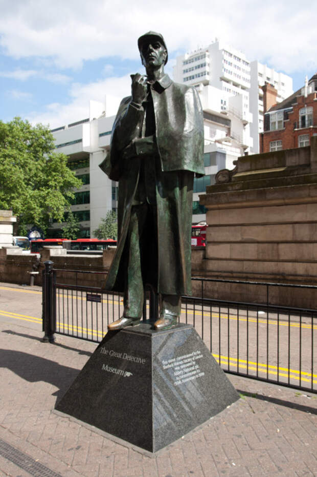 Памятник Шерлоку Холмсу в Лондоне. / Фото: www.perroviajante.com