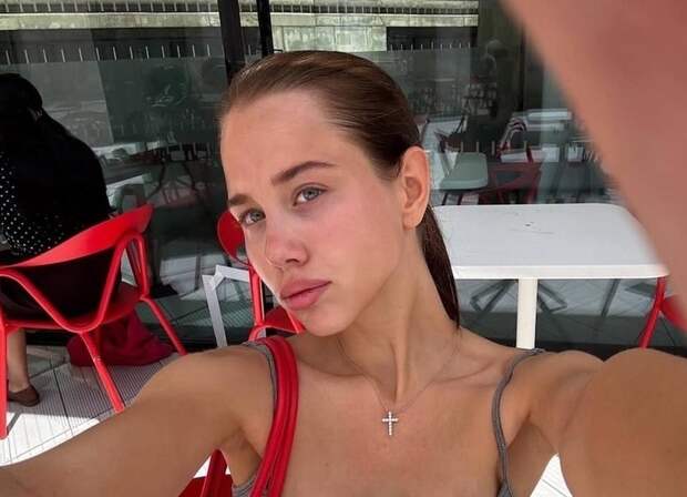 «Дорого-богато»: Аврора Киба снялась в ультракоротком мини-наряде