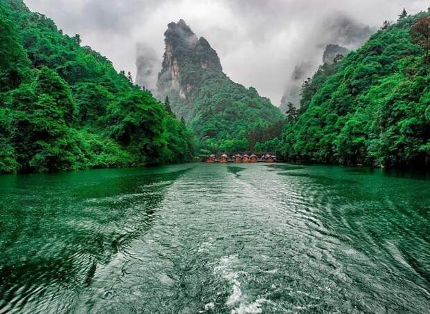 Озеро у подножия гор Чжацзяцзе виды, города, китай, красота, необыкновенно, пейзажи, удивительно, фото