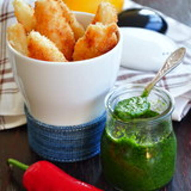 Рыбные палочки из трески с соусом из кинзы