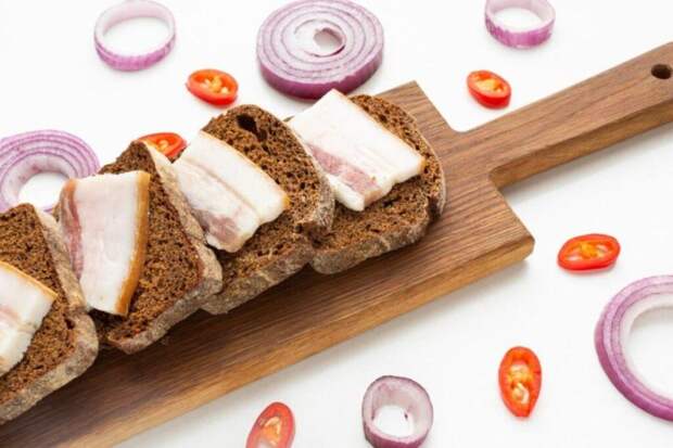 Домашнее сало в луковой шелухе вкуснее магазинного