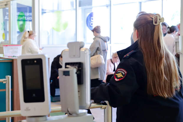 На глазах у камер: в маркетплейсе в Сосновом Бору изнасиловали 16-летнюю девочку