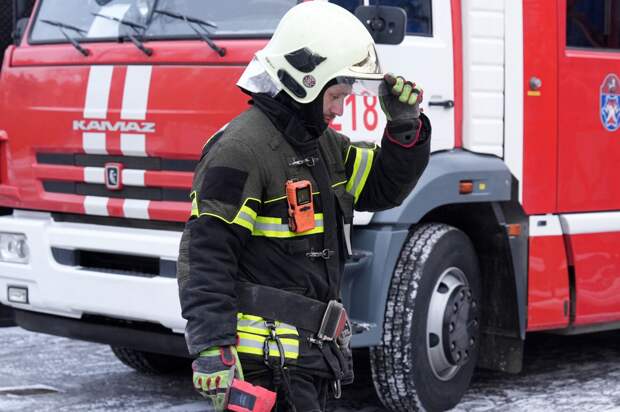 В Горках Ленинских на площади 4,5 тыс. кв. м загорелась конюшня